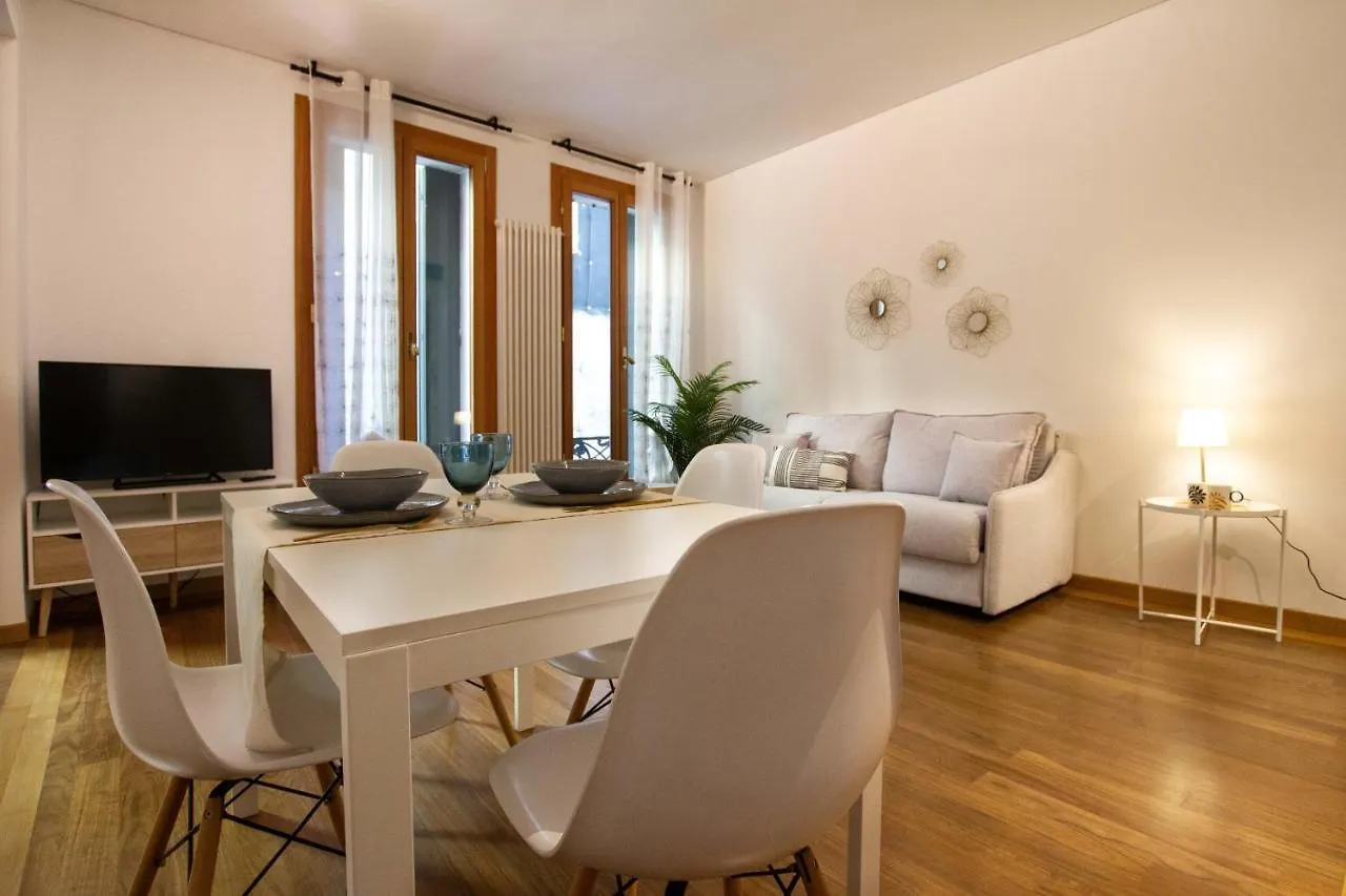 Dolfin Apartment * * * * * Treviso
