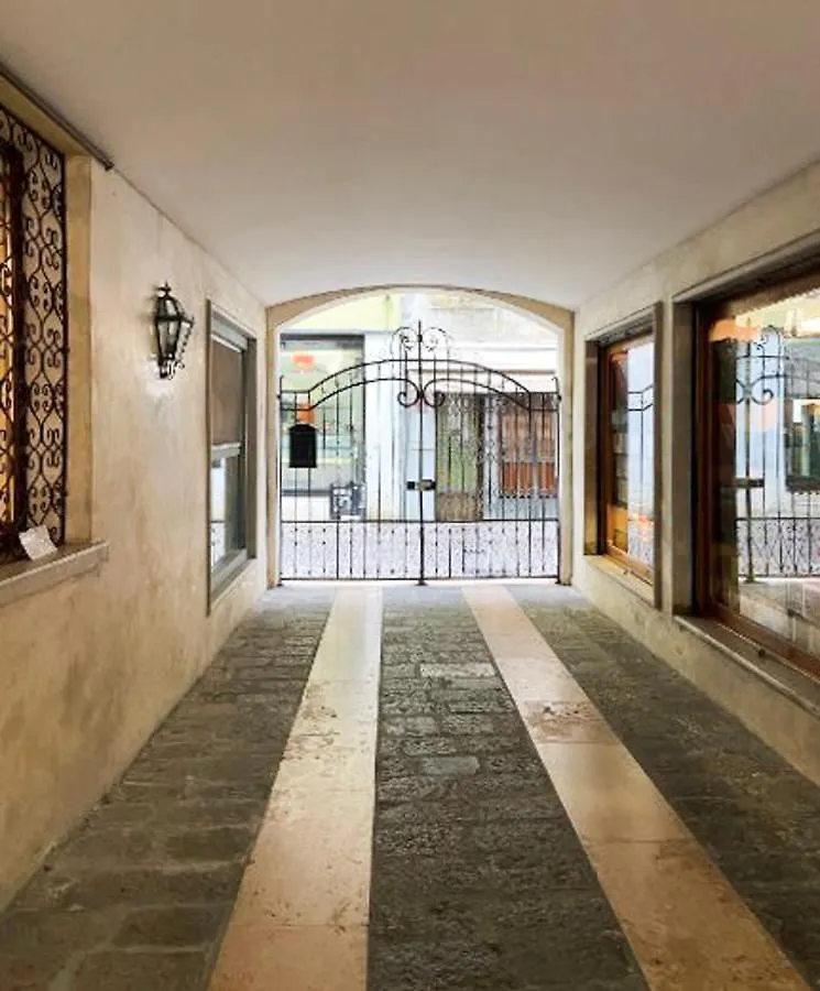 Dolfin Apartment * * * * * Treviso